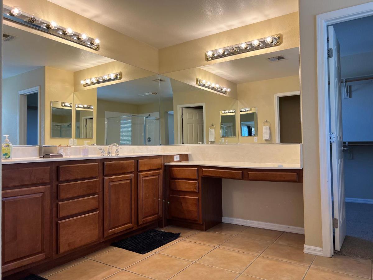 Viv's Peaceful Oasis 4 Bedroom In Summerlin Close To Redrock